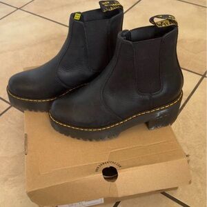Dr. Martens Black chelsea  Ankle Boots Rometty